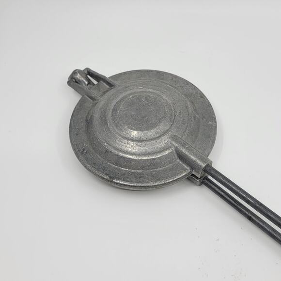 Vintage Minnesota Apollo Tonka Toaster Campfire Sandwich Pie Maker Wood Handle - Picture 3 of 12